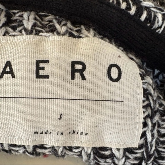 Aero Cropped Hooded Pullover Sweater Black White Small - Picture 8 of 8